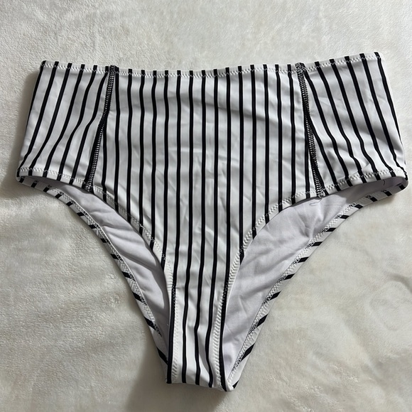 Cupshe Bikini Set - Picture 5 of 7